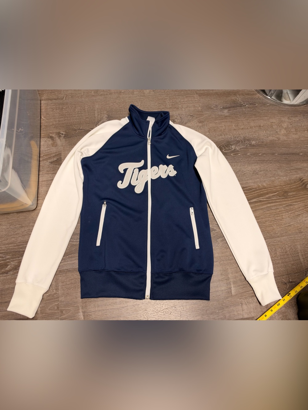 Women’s Nike Detroit Tigers zip up